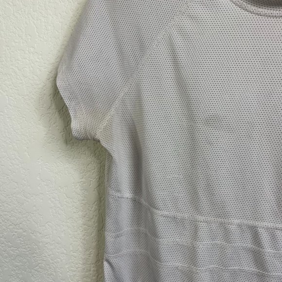 Lululemon Sunrise SS Tech Swiftly Dotted Pocket Sleeve Run Banded Tee - Picture 5 of 7